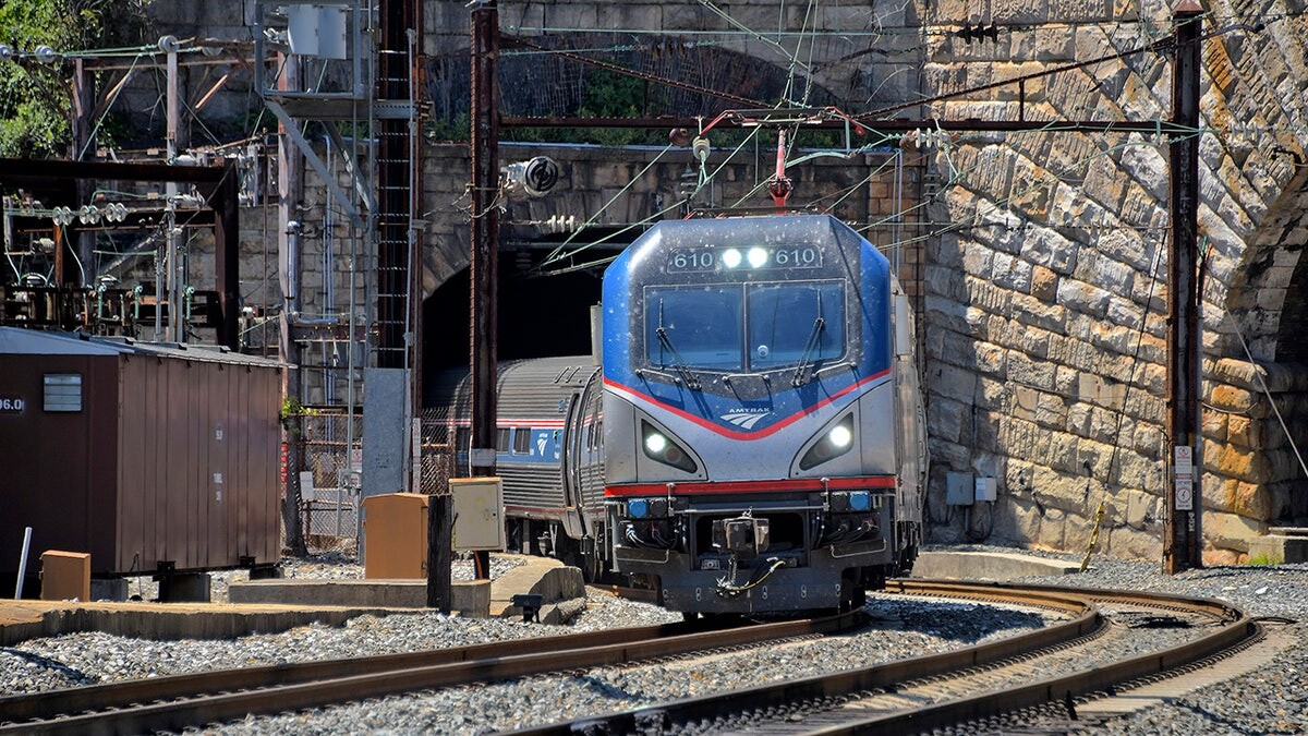 Amtrak apologizes after heat wave trapped passengers without AC or power for over an hour  at george magazine