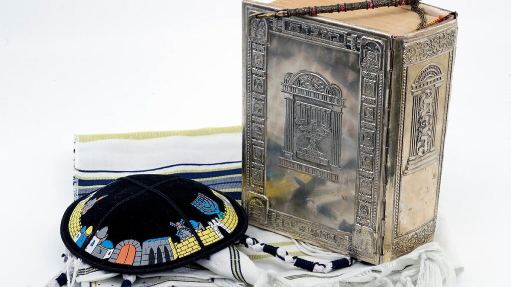 Torah’s clothing lessons backed by Yale study showing your attire changes how you think