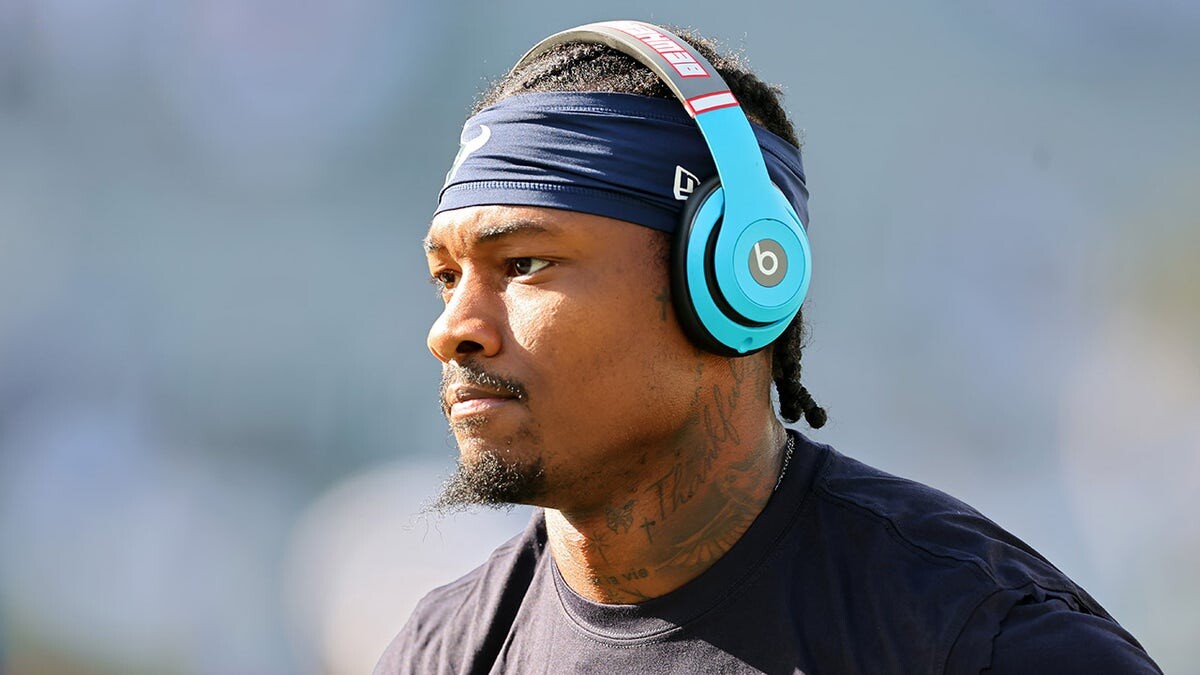 Stefon Diggs shows up at voluntary Patriots practice after viral boat video sparks controversy  at george magazine