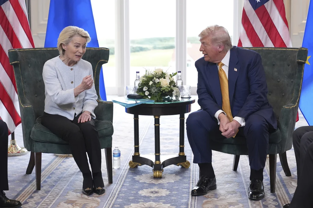 Trump announces EU trade deal with 15% tariffs