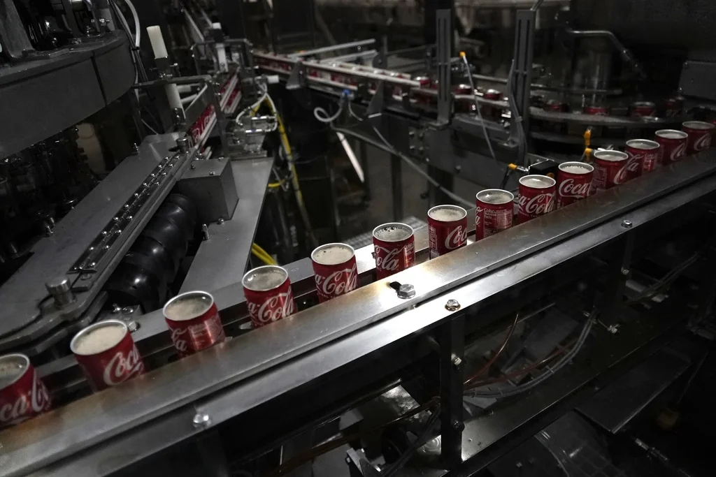 Trump says Coke in US will start using cane sugar