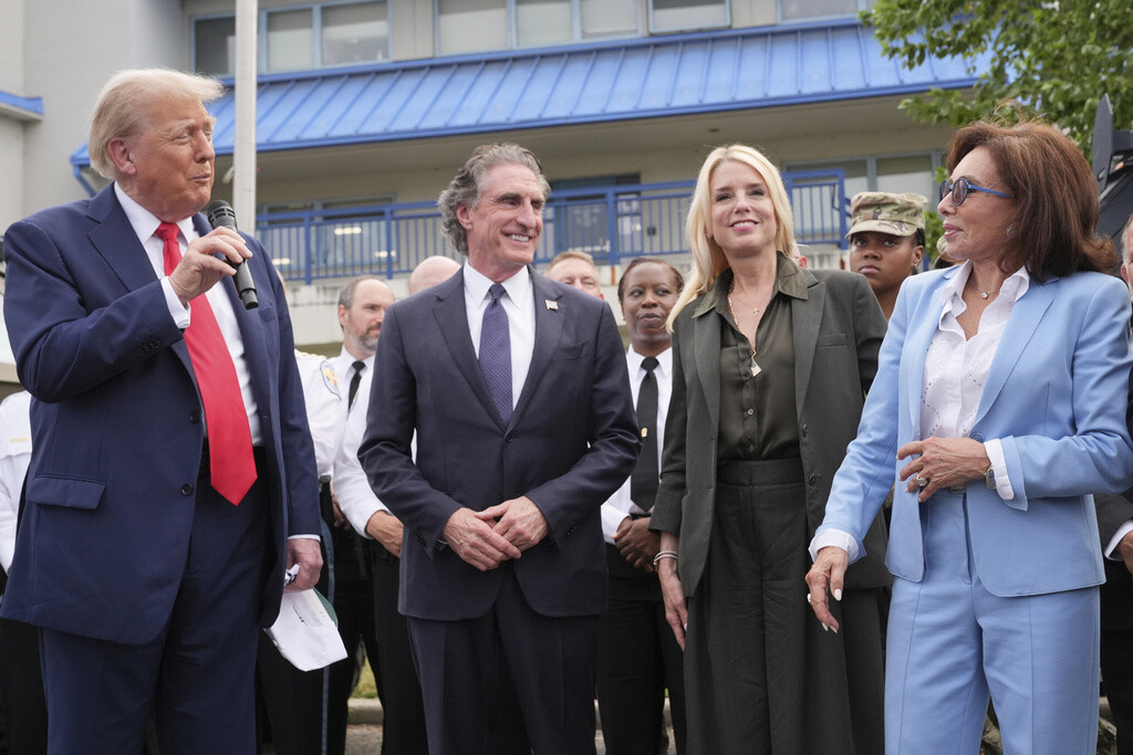Trump pledges to make Washington ‘great again’ in visit to Anacostia