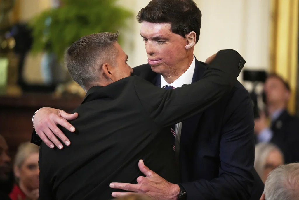 Trump honors Purple Heart recipients at White House ceremony