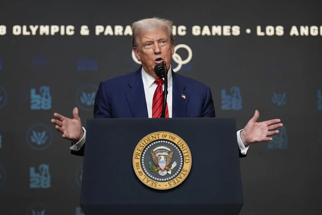 Trump donates first paycheck of second term to White House Historical Association