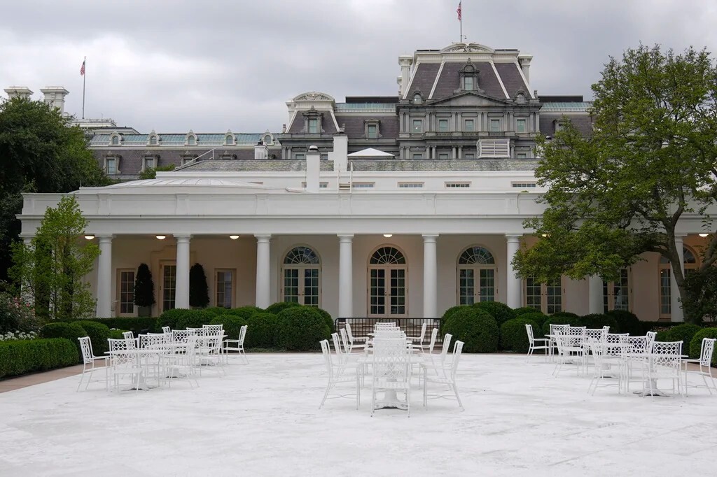 White House suspends tours to construct Trump-requested ballroom