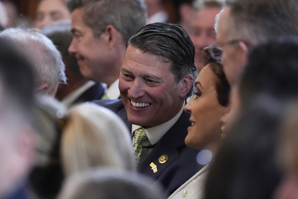 Navy restores retired rank to former White House doctor  at george magazine