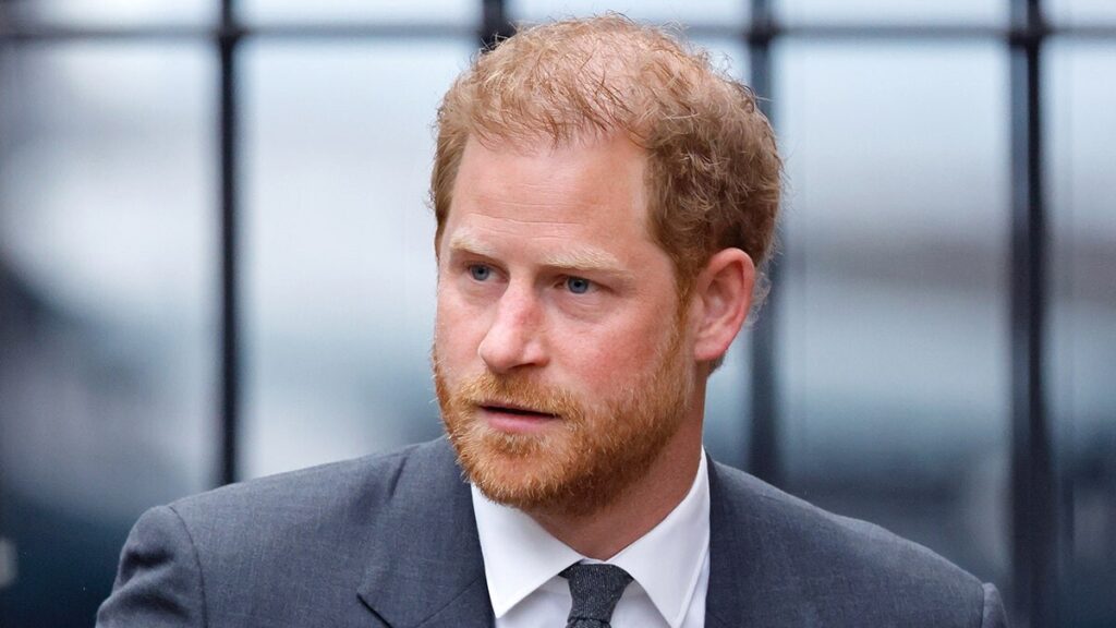 Prince Harry visits Queen Elizabeth’s grave alone as royal family keeps their distance: experts
