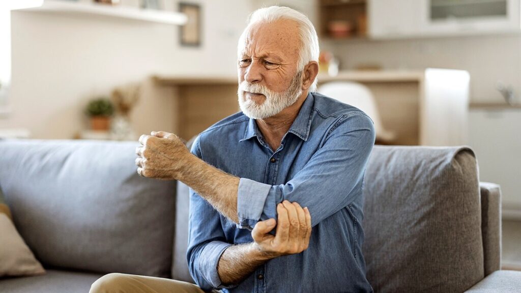 Skipping breakfast and eating dinner late linked to surprising bone health risk