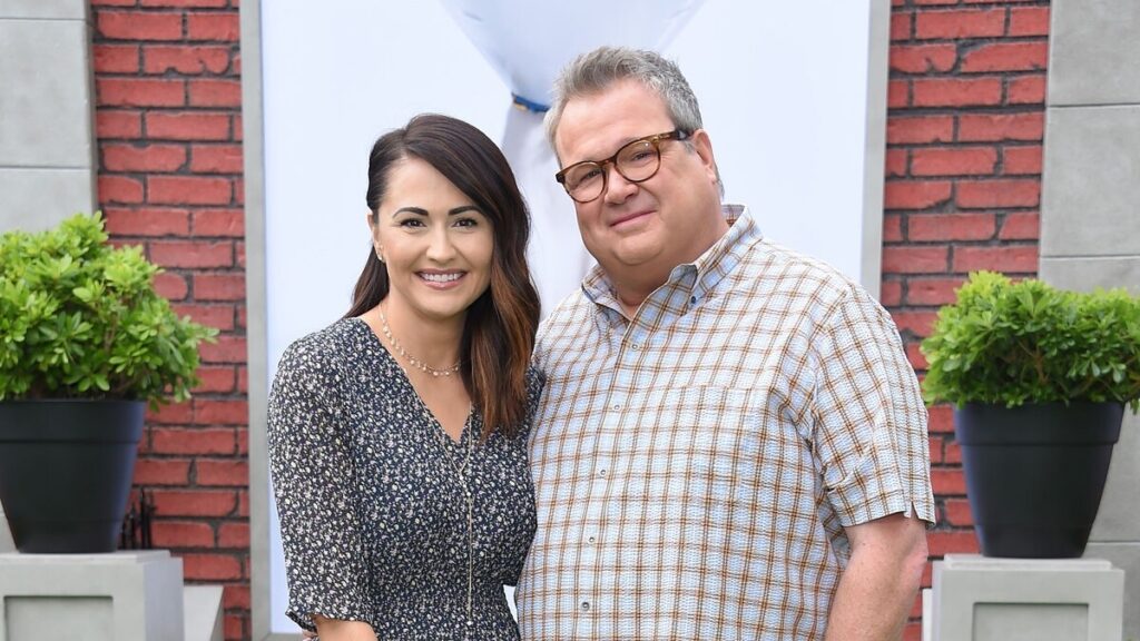 ‘Modern Family’ star Eric Stonestreet marries longtime girlfriend at Kansas City home after leaving Hollywood