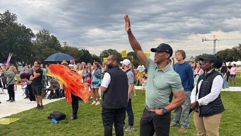 EXCLUSIVE: HUD Secretary Turner, worship leader Sean Feucht unite at National Mall faith-based event