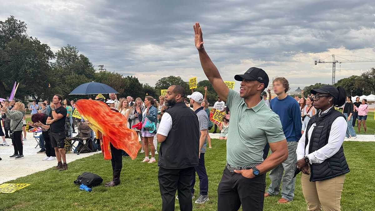 EXCLUSIVE: HUD Secretary Turner, worship leader Sean Feucht unite at National Mall faith-based event  at george magazine