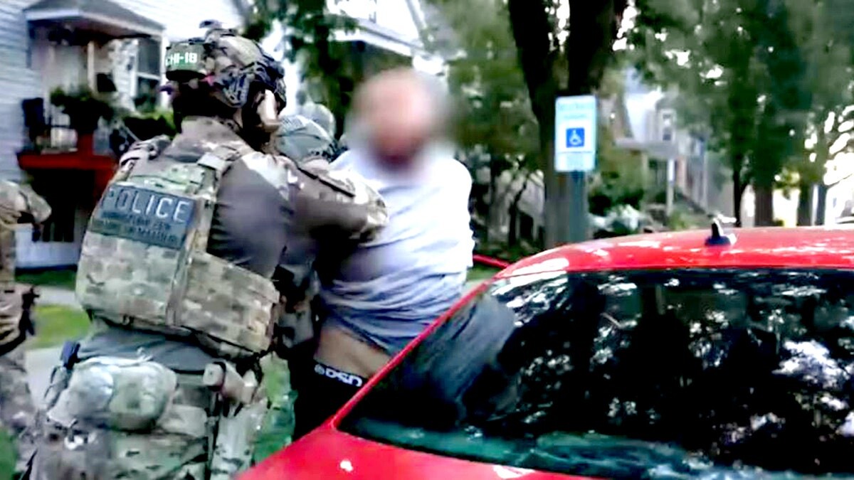ICE agents break car window to arrest resisting illegal immigrant in exclusive Fox News ride-along  at george magazine