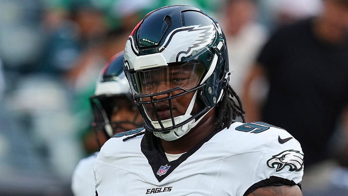Eagles star Jalen Carter ejected for spitting on Cowboys' Dak Prescott before first snap of NFL season  at george magazine