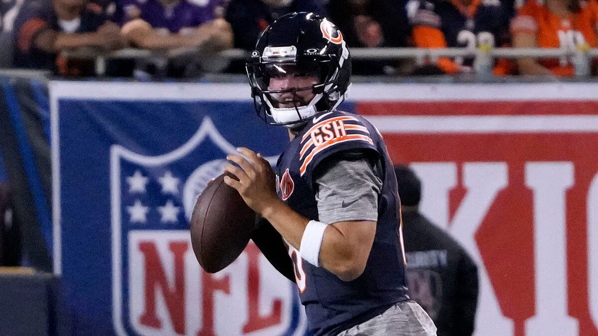 Bears' Caleb Williams divides social media with gray undershirt underneath jersey  at george magazine