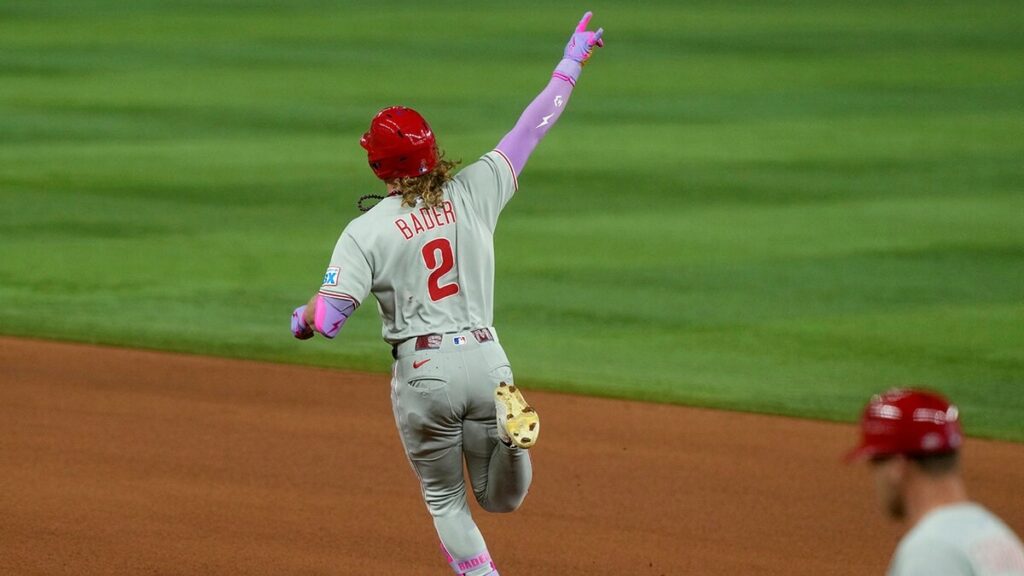 Family recalls dealing with irate female Phillies fan over home run ball: ‘She was very vulgar’