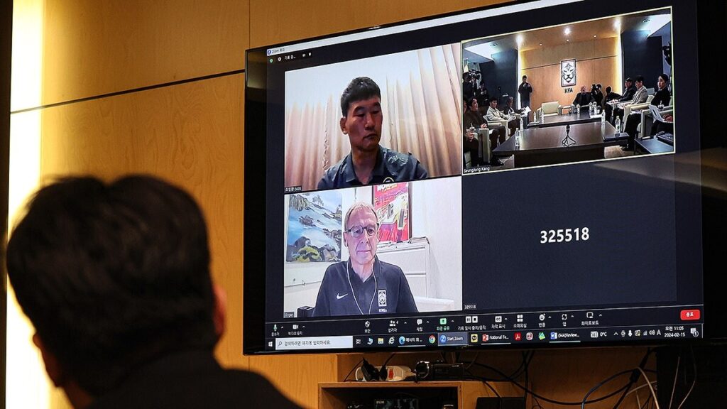AI meeting notes are recording your private conversations