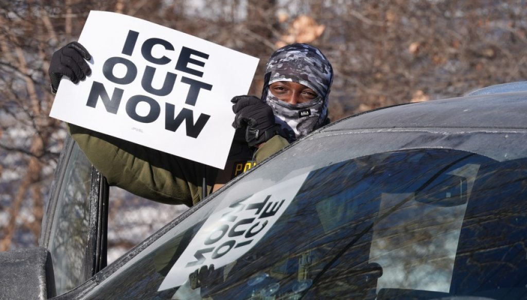 White House floats requiring ICE officers to self-identify in talks with Democrats to reopen DHS