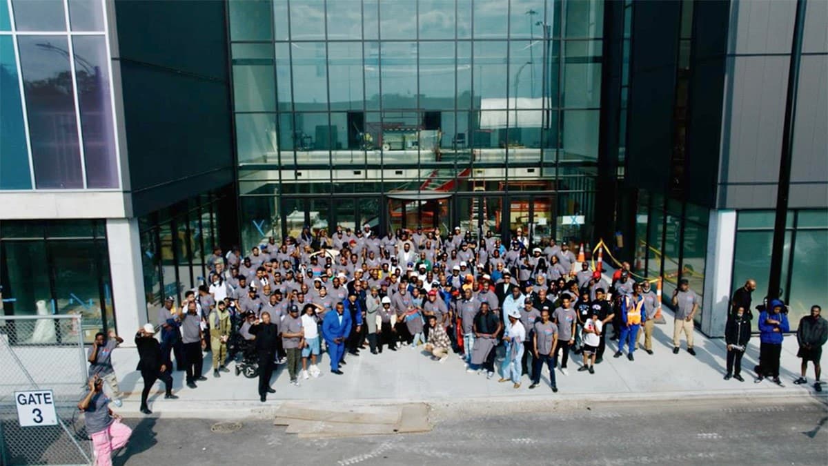 Chicago pastor gathers hundreds of men to declare violence-free zone on South Side  at george magazine