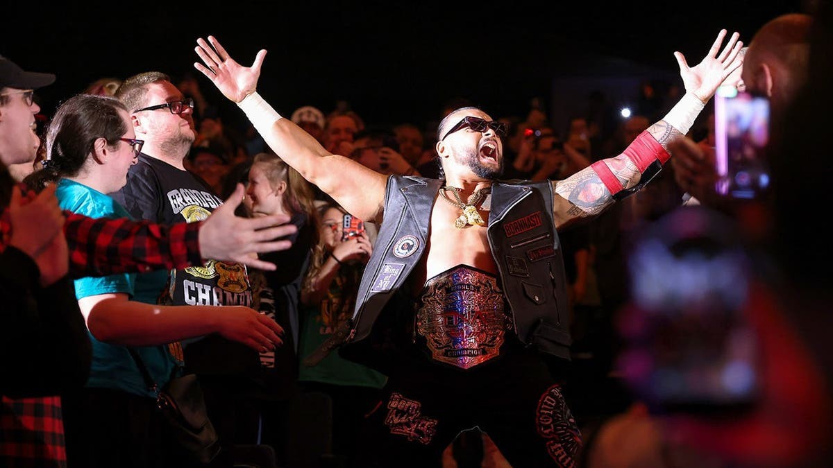 Mike Santana faces Steve Maclin in grudge match for TNA world title, Cedric Alexander's challenger and more at george magazine
