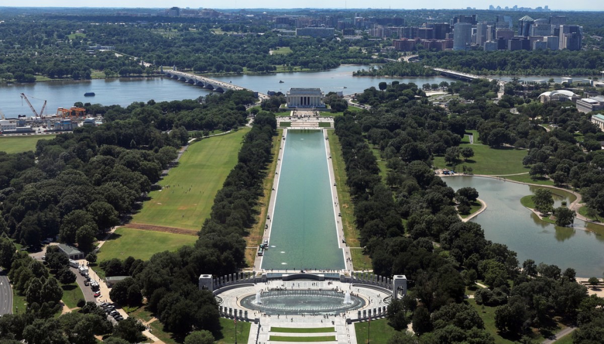 Interior Department heralds algae treatment in Reflecting Pool, comparing it to ‘destroyed’ Iranian navy at george magazine