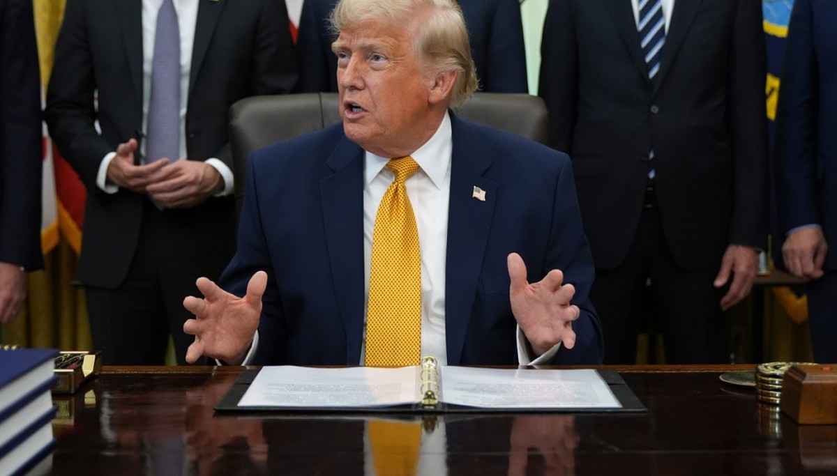 Trump defends Reflecting Pool contractors and blames vandals for peeling paint at george magazine
