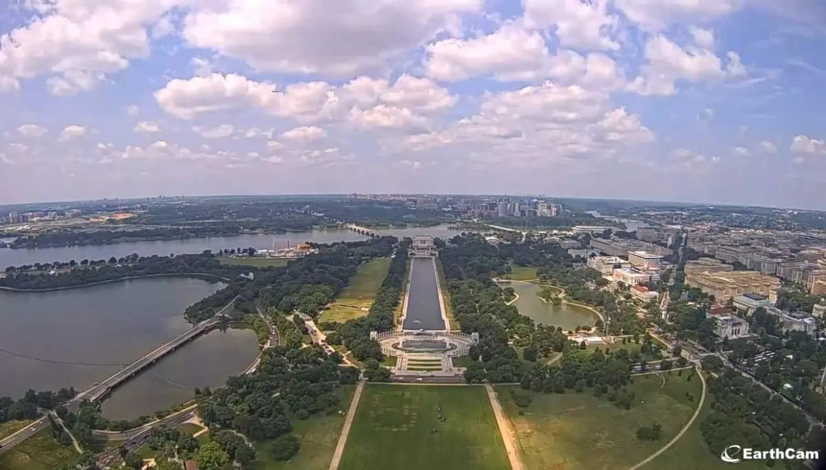 A carving of the numbers ‘8647’ has appeared on the National Mall at george magazine