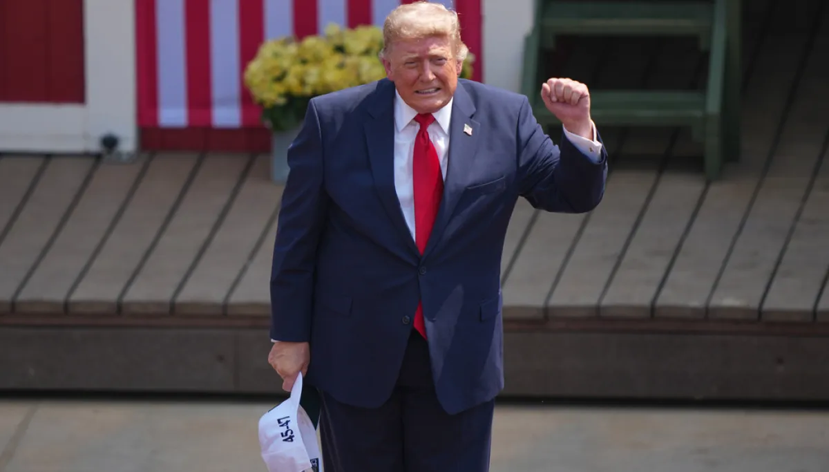 Trump signs pardons for six people ‘persecuted’ by Biden administration  at george magazine