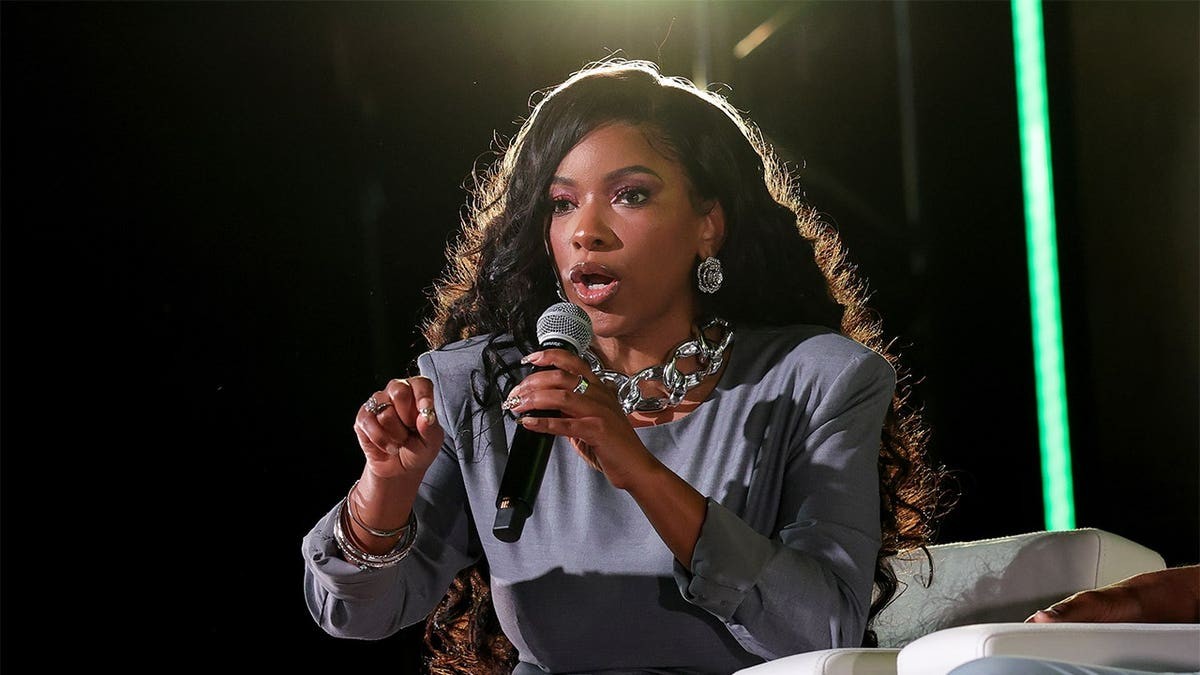 Texas Rep. Jasmine Crockett tried to call Argentina racist during the World Cup and embarrassed herself  at george magazine