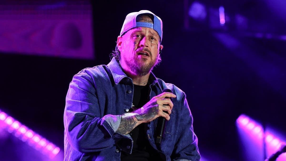 Jelly Roll admits one mistake sent him on a food binge amid Bunnie Xo divorce at george magazine