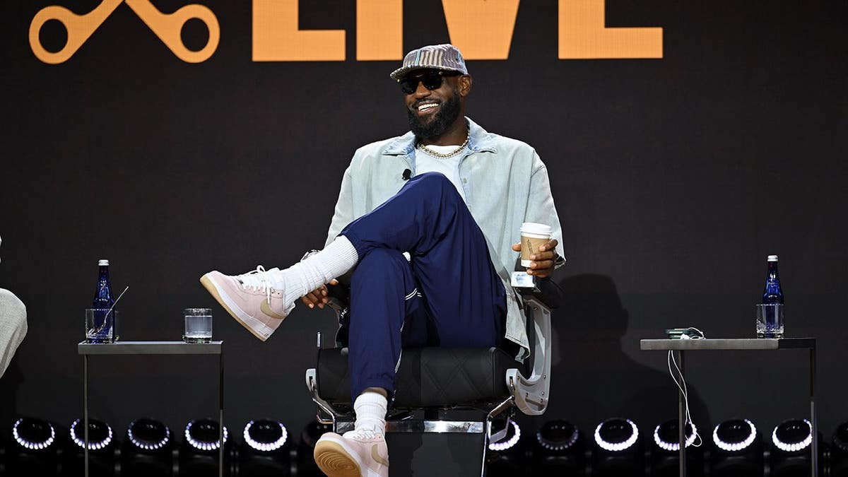 Fanatics Fest crowd goes crazy after LeBron James utters phrase often linked to team trying to sign him  at george magazine