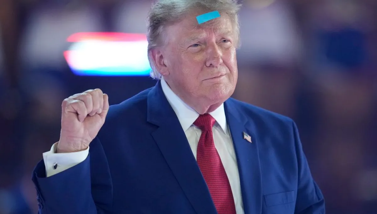 Trump’s approval rating sinks to new low at 33%  at george magazine