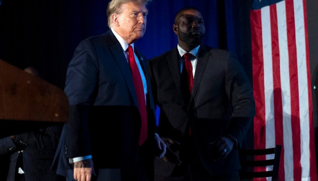 Here are all the Republicans who have broken with Trump on unpopular issues ahead of midterm elections