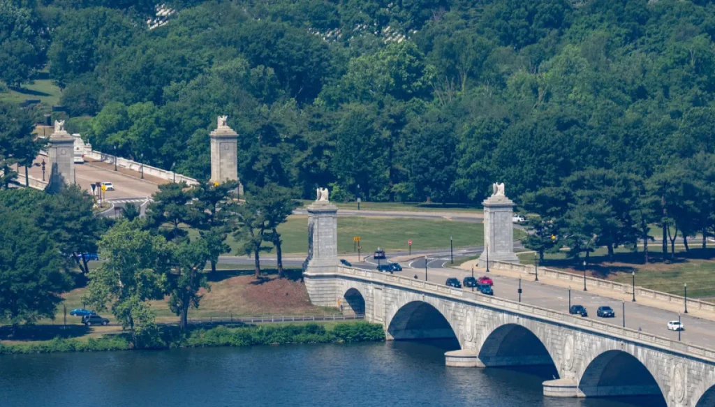 FAA advances Trump’s ‘Triumphal Arch’ after review finds height doesn’t pose safety hazard to planes