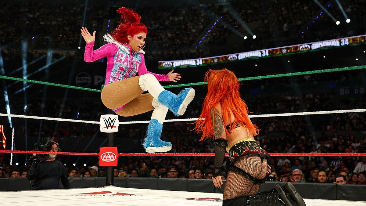 La Catalina ends Flammer's 1,128-day reign as AAA Reina de Reinas champion at Triplemania 34 at george magazine