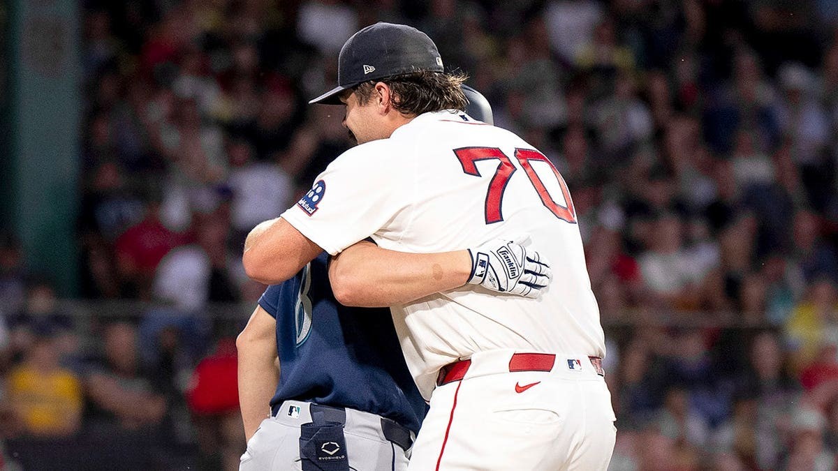 Red Sox starter records an out in hilarious fashion by hugging Mariners' baserunner  at george magazine