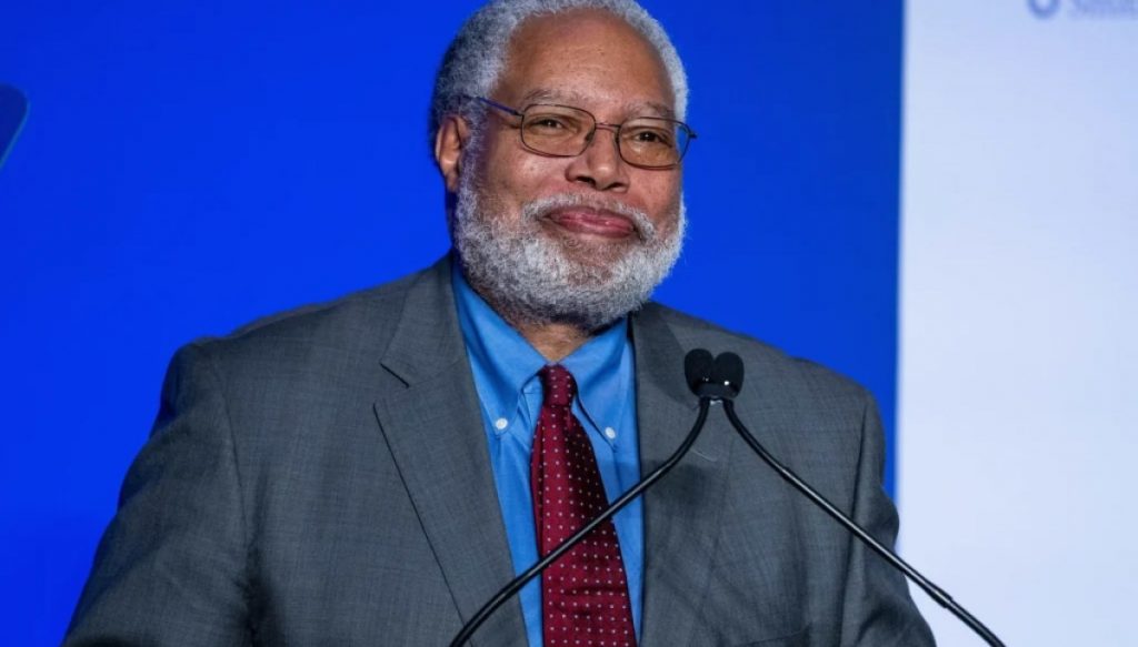 Lonnie Bunch to step down as Smithsonian secretary 