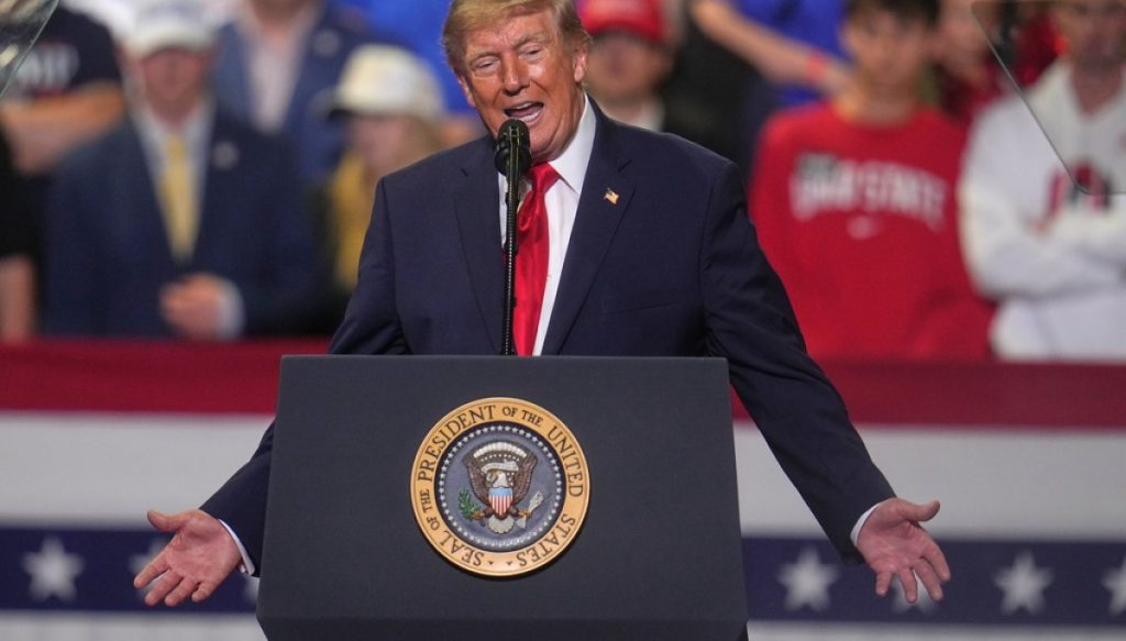 Trump reveals plans for submarine repair center in Cleveland at Ohio rally