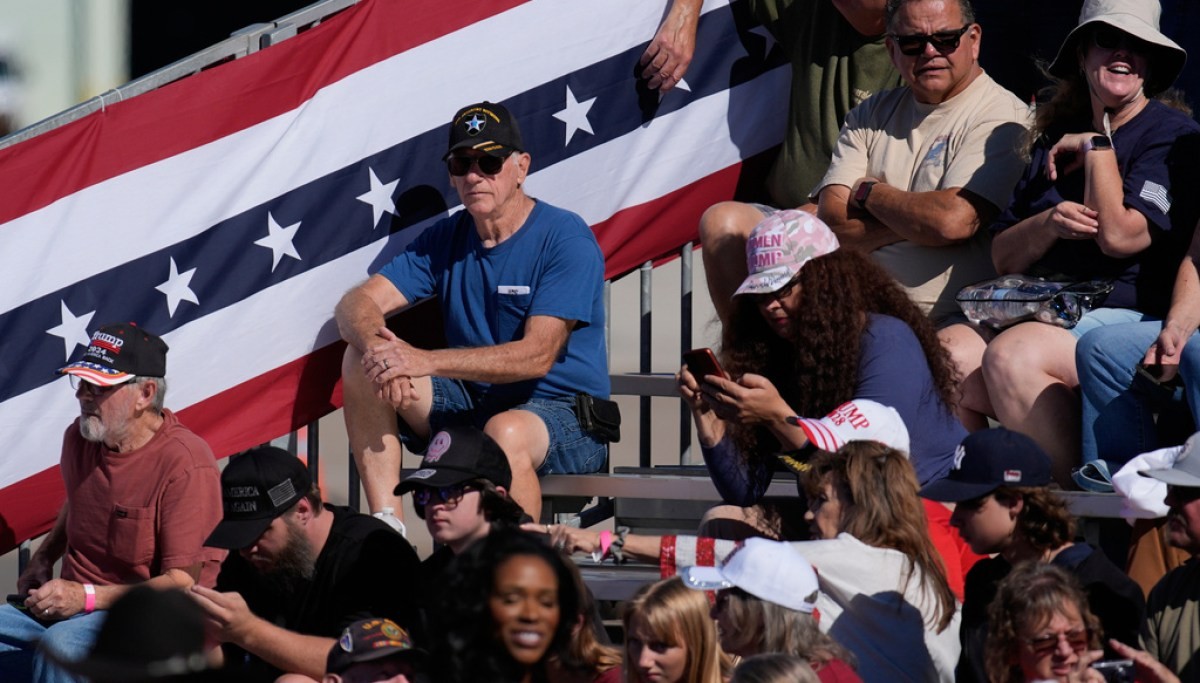 WATCH LIVE: Trump stumps for GOP hopefuls at Arizona midterm rally  at george magazine