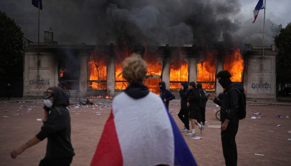 Trump tells France ‘close your borders’ as police arrest 1,800 in violent protests