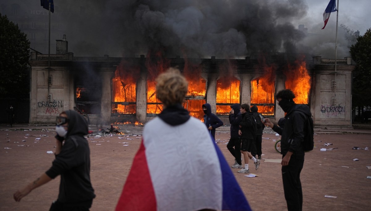 Trump tells France ‘close your borders’ as police arrest 1,800 in violent protests  at george magazine