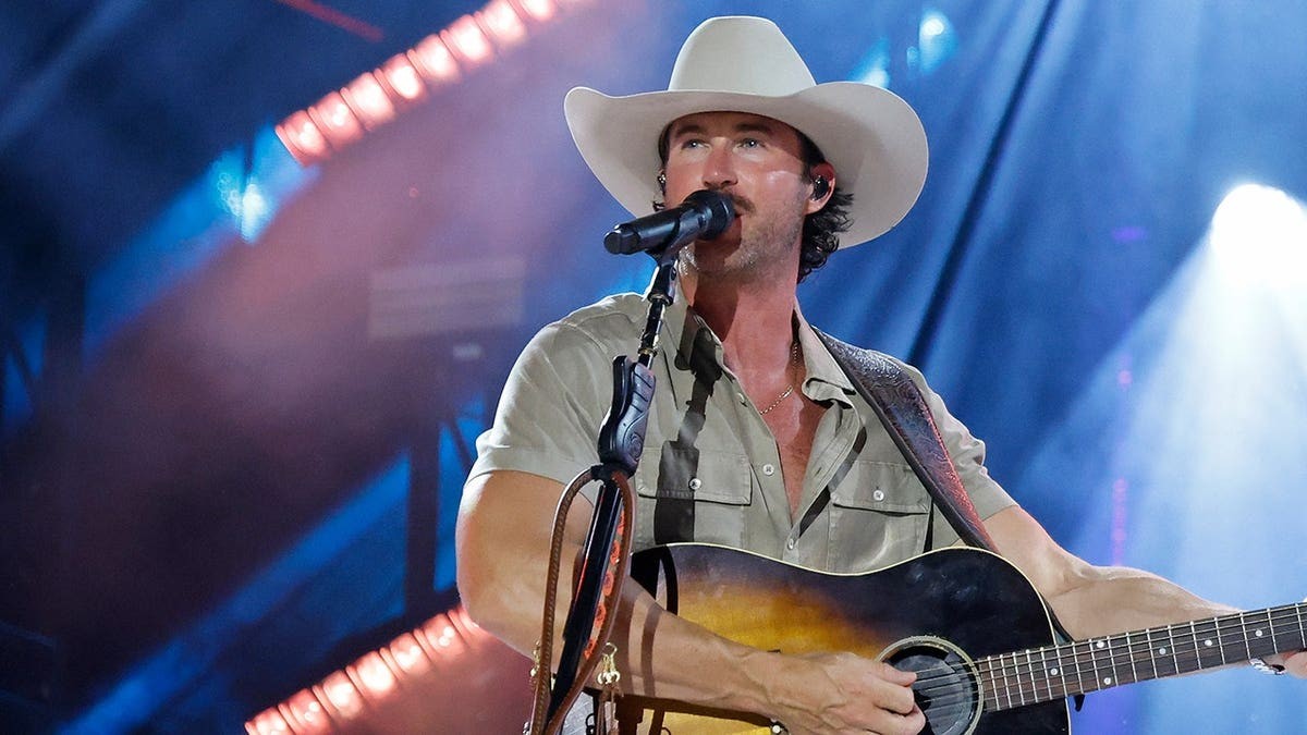 Riley Green and Peyton Manning team up for surprise country song ahead of Alabama vs Tennessee at george magazine