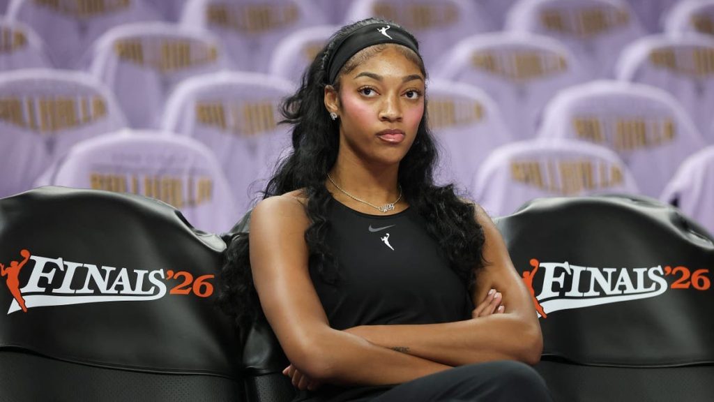 Dream and Valkyries leave court for national anthem, return seconds later at WNBA Finals