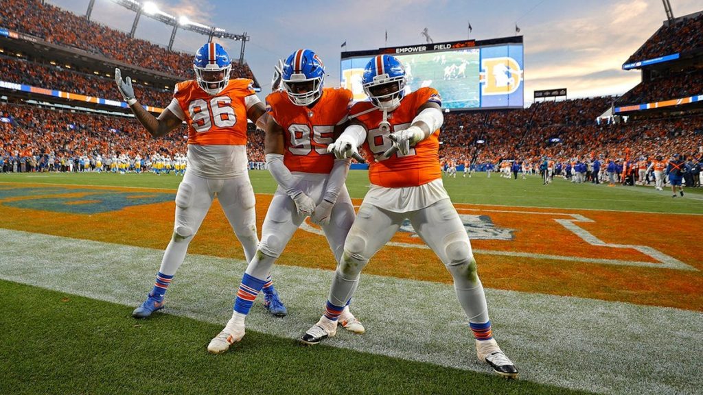 Broncos throwback Orange Crush uniforms meet Seahawks throwback royal blue in rare NFL color vs color game