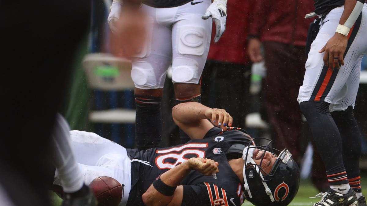 Bears QB Caleb Williams shuts down reporters asking about his hamstring injury: 'It's not deserving' at george magazine