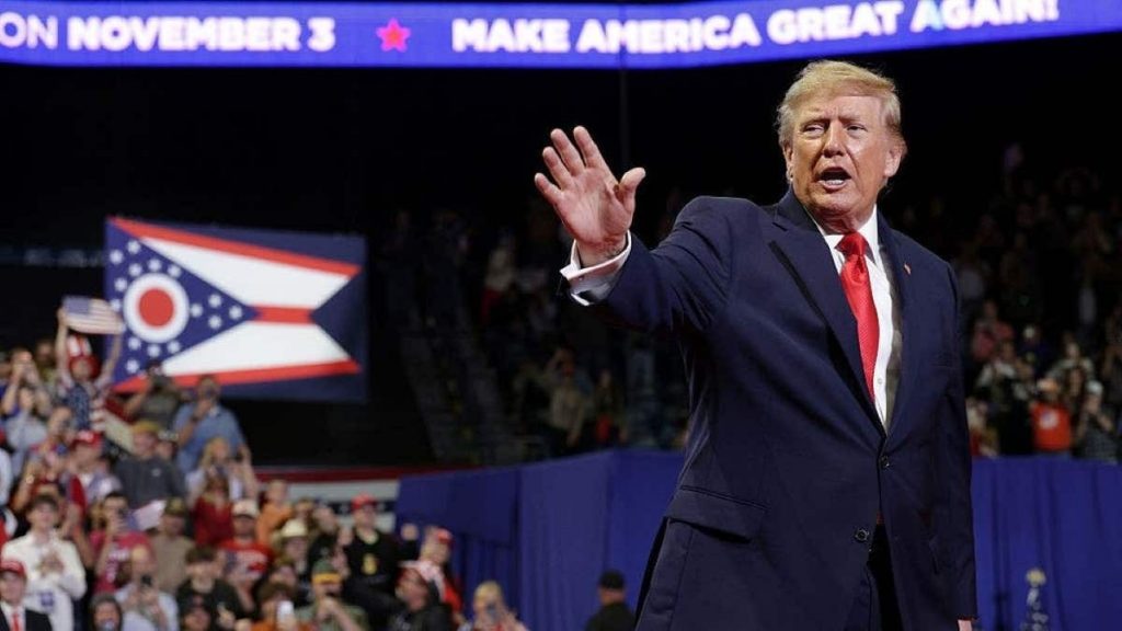 Trump rally crowd chants ‘deport’ as president rips Ilhan Omar after federal raid