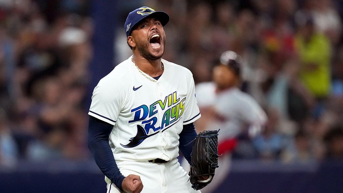 Tampa Bay Rays win game two over Guardians thanks to terrible error from José Ramírez, even ALCS at 1-1 at george magazine