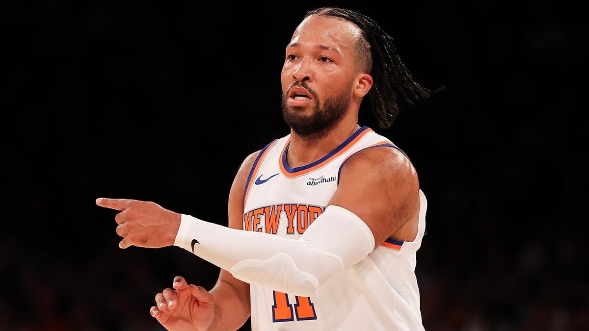Knicks star Jalen Brunson calls flopping technical foul 'bulls---' as NBA refs enforce new emphasis at george magazine