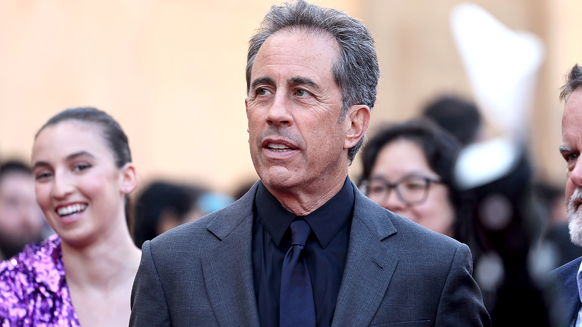 Jerry Seinfeld turns tables on radical anti-Israel agitators after chaotic Chicago stunt backfires  at george magazine