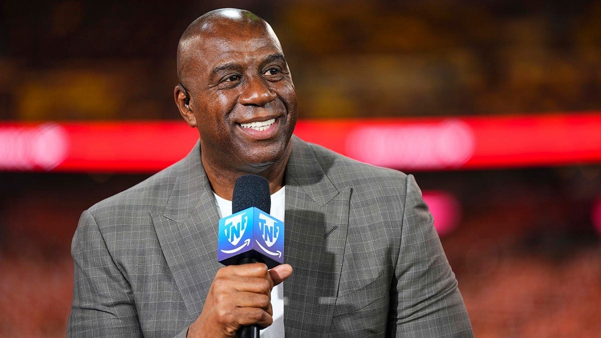 Magic Johnson makes rare critical post after Commanders' head-scratching tie against Giants  at george magazine