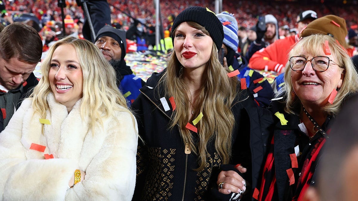 NFL legend Emmitt Smith defends Taylor Swift as her presence at games draws ire of football fans  at george magazine